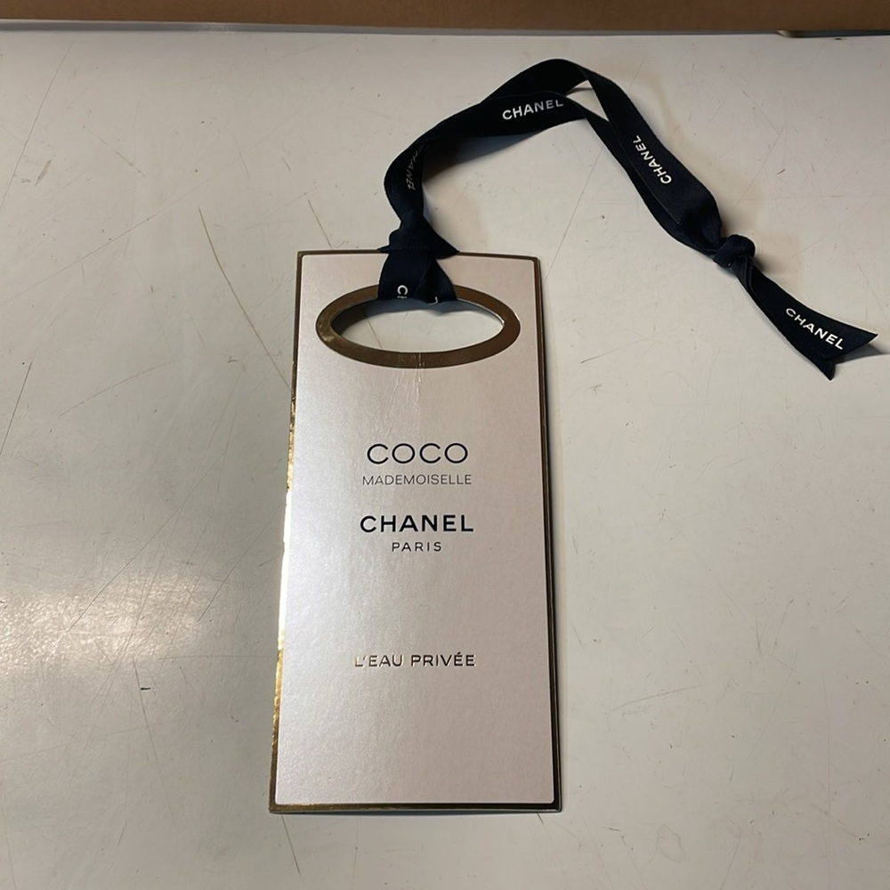 Chanel - Picture 3 of 8